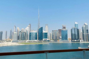 208 Amazing 2 BR With Burj Khalifa & Canal View